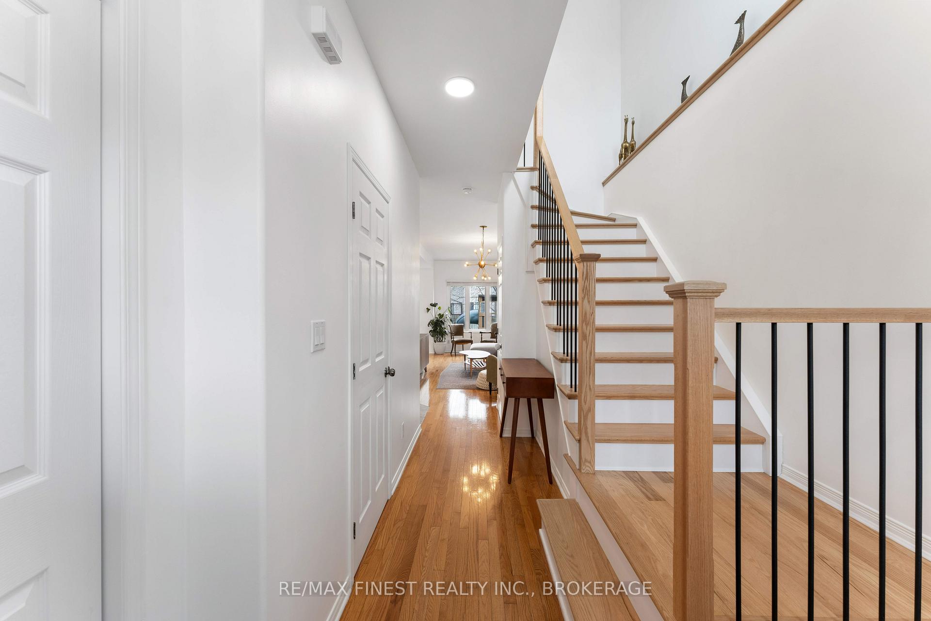 Photo 5 of 1042 Rainbow Crescent, Kingston, Kingston East (Incl Barret Crt) — HOMEH