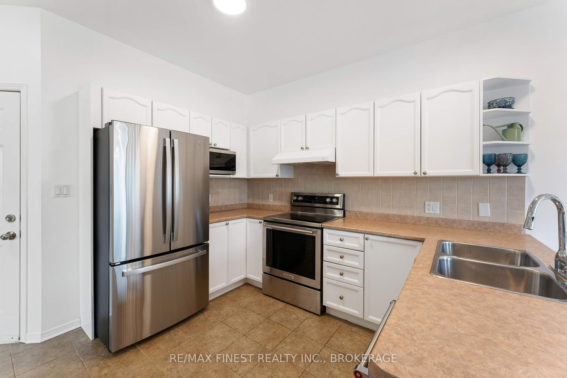Photo 8 of 1042 Rainbow Crescent, Kingston, Kingston East (Incl Barret Crt) — HOMEH