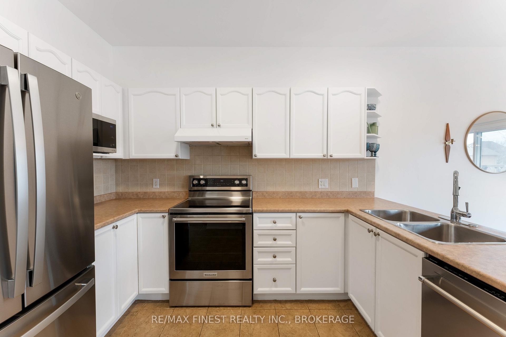 Photo 9 of 1042 Rainbow Crescent, Kingston, Kingston East (Incl Barret Crt) — HOMEH