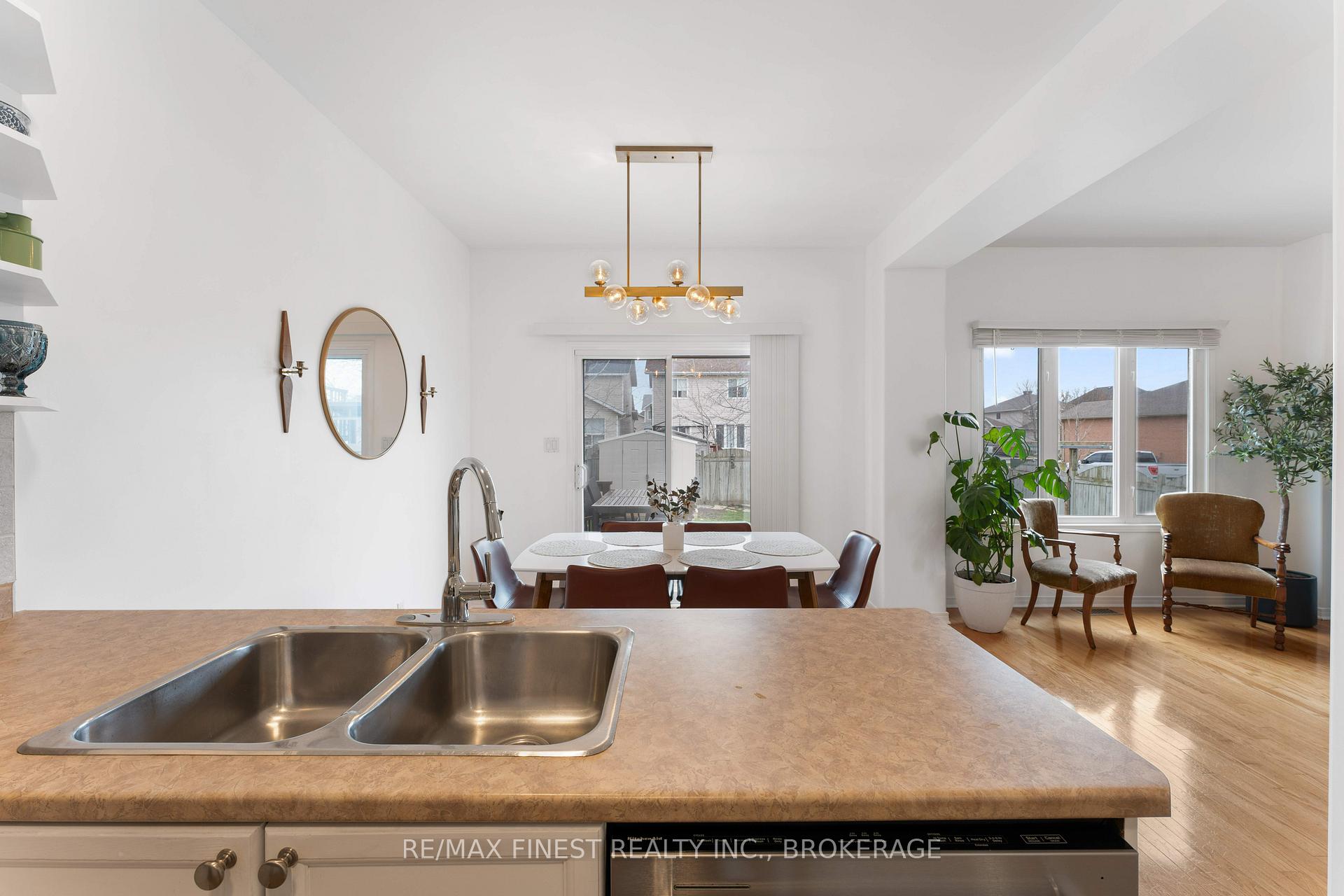 Photo 10 of 1042 Rainbow Crescent, Kingston, Kingston East (Incl Barret Crt) — HOMEH