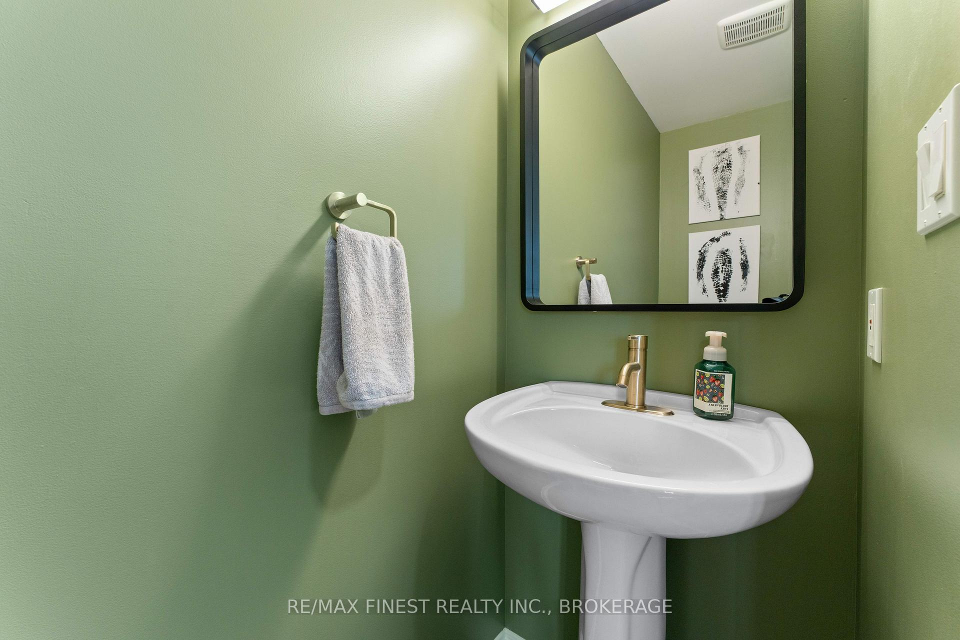 Photo 15 of 1042 Rainbow Crescent, Kingston, Kingston East (Incl Barret Crt) — HOMEH