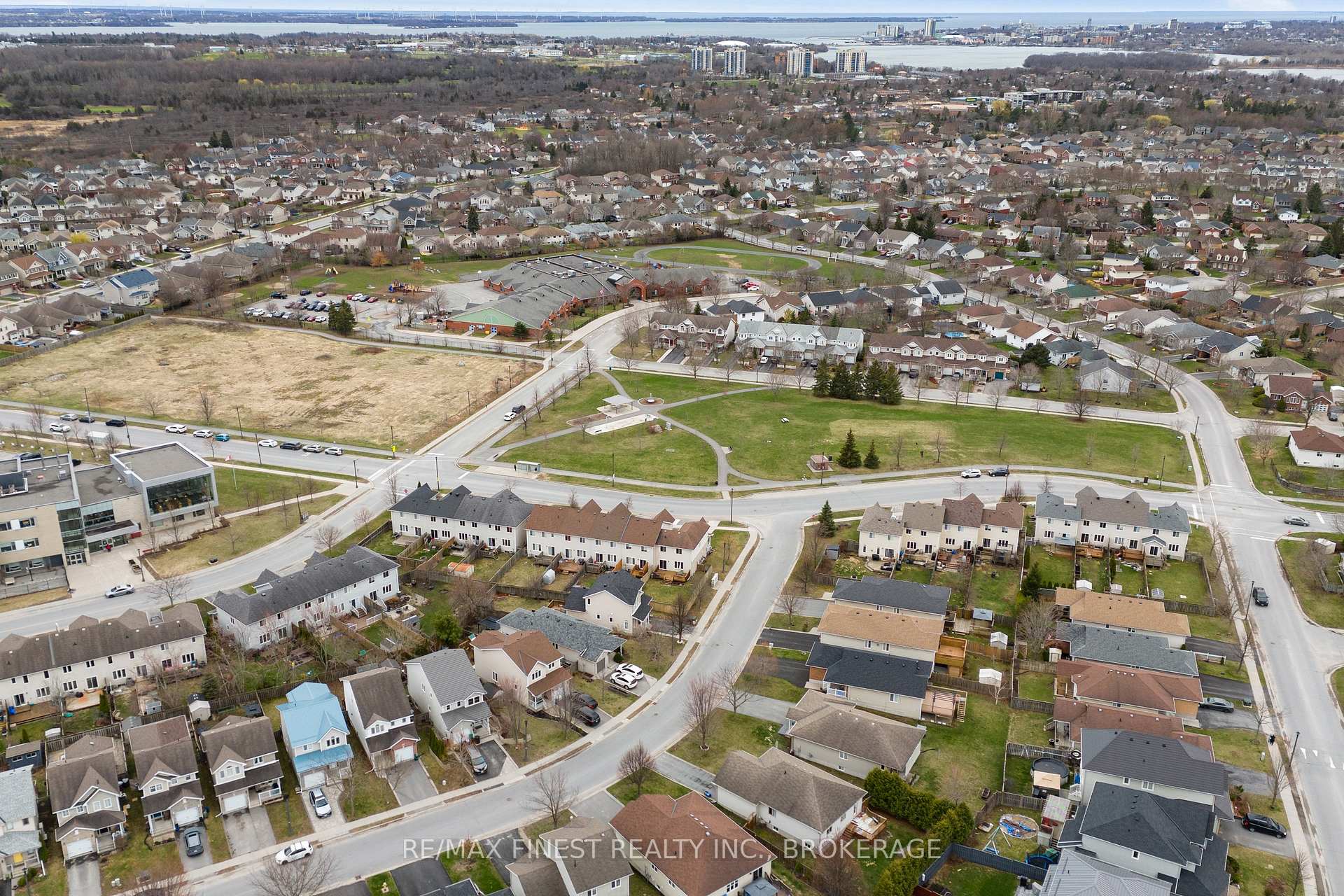 Photo 45 of 1042 Rainbow Crescent, Kingston, Kingston East (Incl Barret Crt) — HOMEH