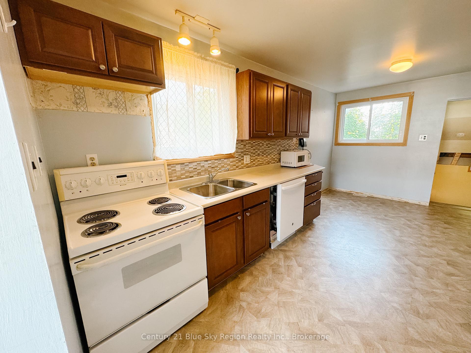 Photo 5 of 163 Beverly Road, North Bay, Widdifield — HOMEH