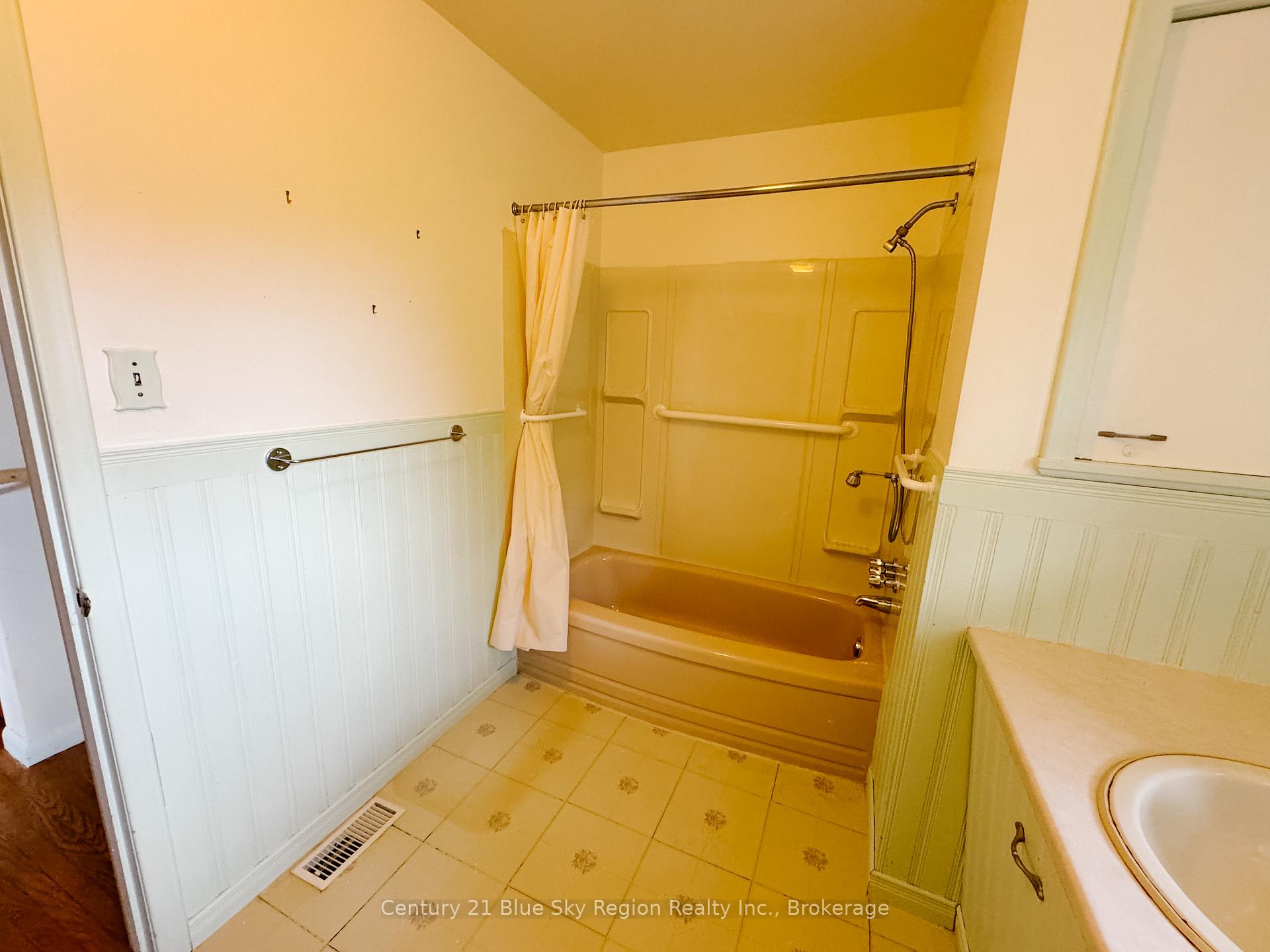 Photo 14 of 163 Beverly Road, North Bay, Widdifield — HOMEH
