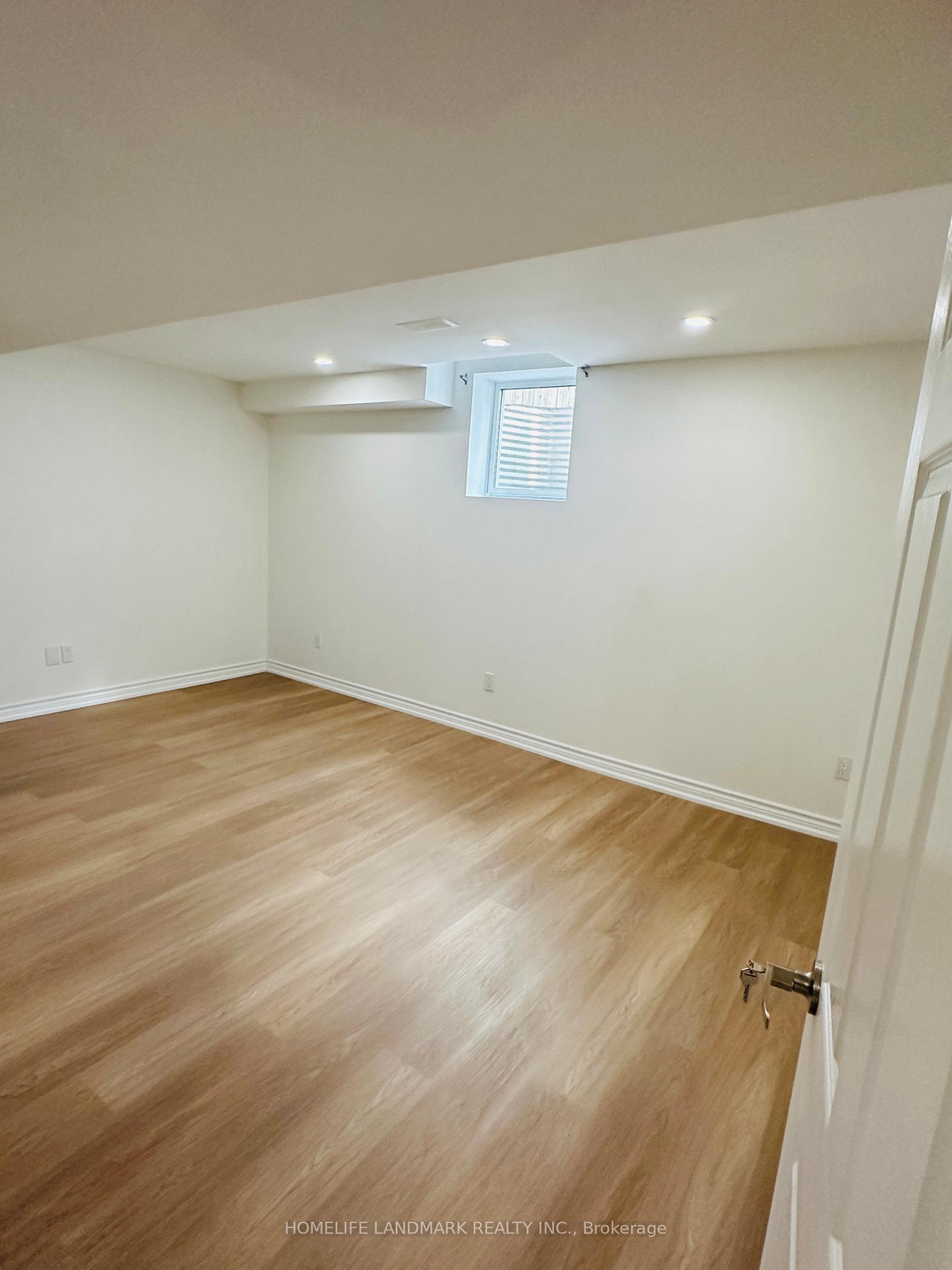 Photo 11 of 49 Lucien Street, Markham, Village Green-South Unionville — HOMEH
