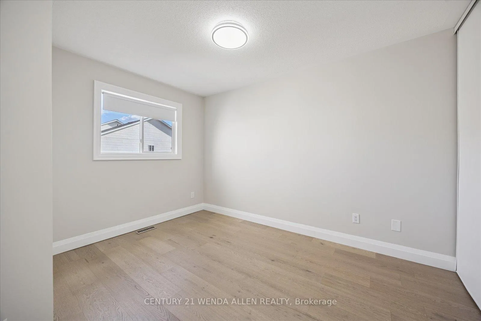 Photo 5 of 1781 Woodgate Trail, Oshawa, Samac — HOMEH