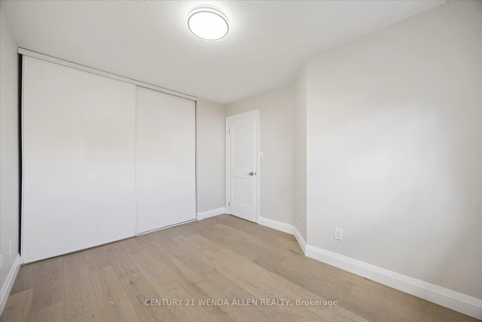 Photo 6 of 1781 Woodgate Trail, Oshawa, Samac — HOMEH