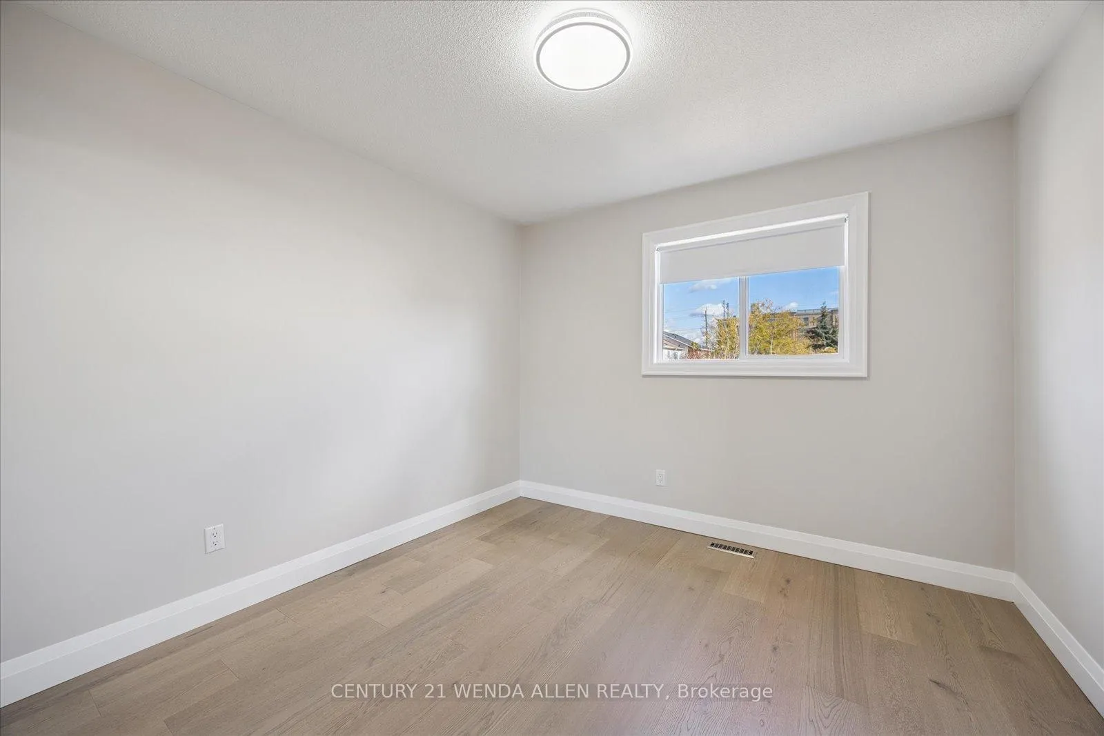 Photo 8 of 1781 Woodgate Trail, Oshawa, Samac — HOMEH