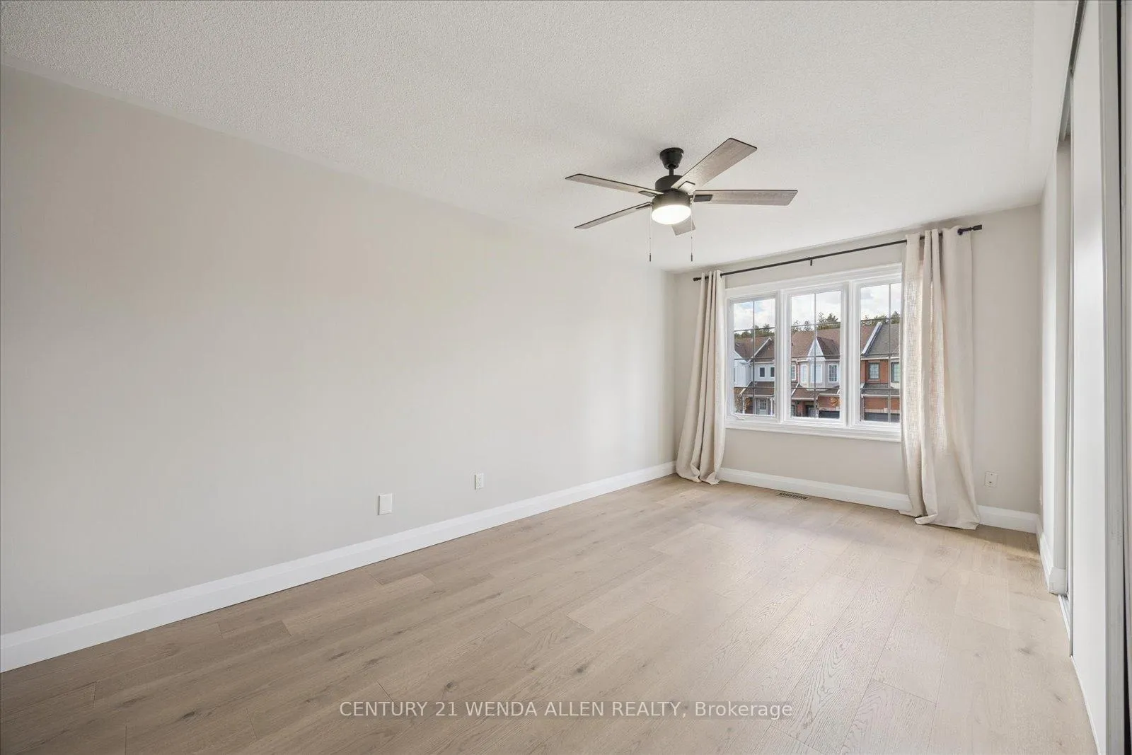 Photo 28 of 1781 Woodgate Trail, Oshawa, Samac — HOMEH
