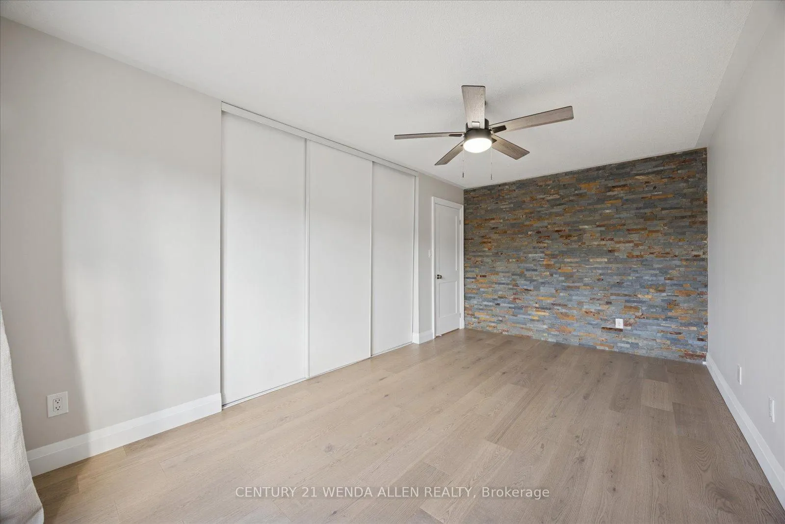 Photo 29 of 1781 Woodgate Trail, Oshawa, Samac — HOMEH