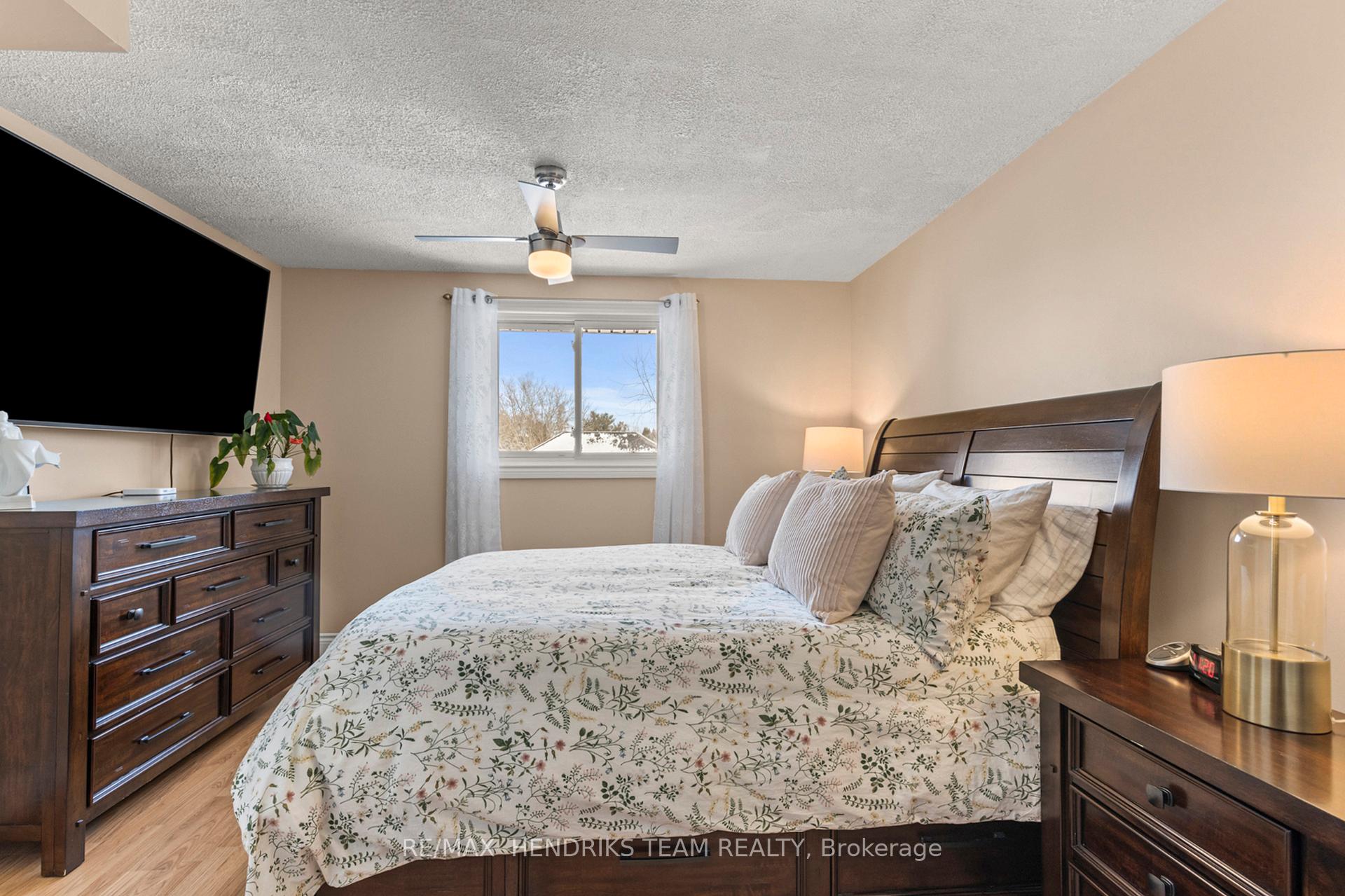 Photo 20 of 23 Hurricane Road, Pelham, Fonthill — HOMEH
