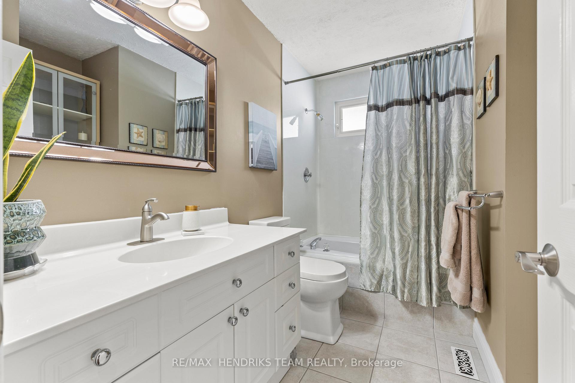 Photo 22 of 23 Hurricane Road, Pelham, Fonthill — HOMEH