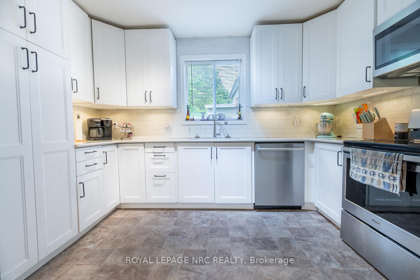 Photo 14 of 810 Canboro Road W, Pelham, Fenwick — HOMEH