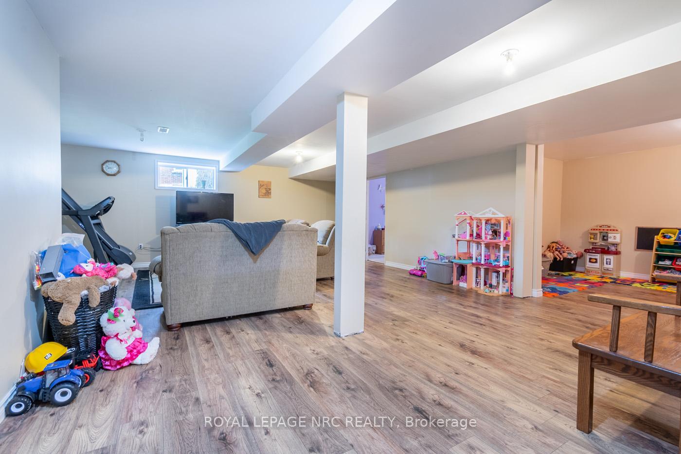 Photo 26 of 810 Canboro Road W, Pelham, Fenwick — HOMEH