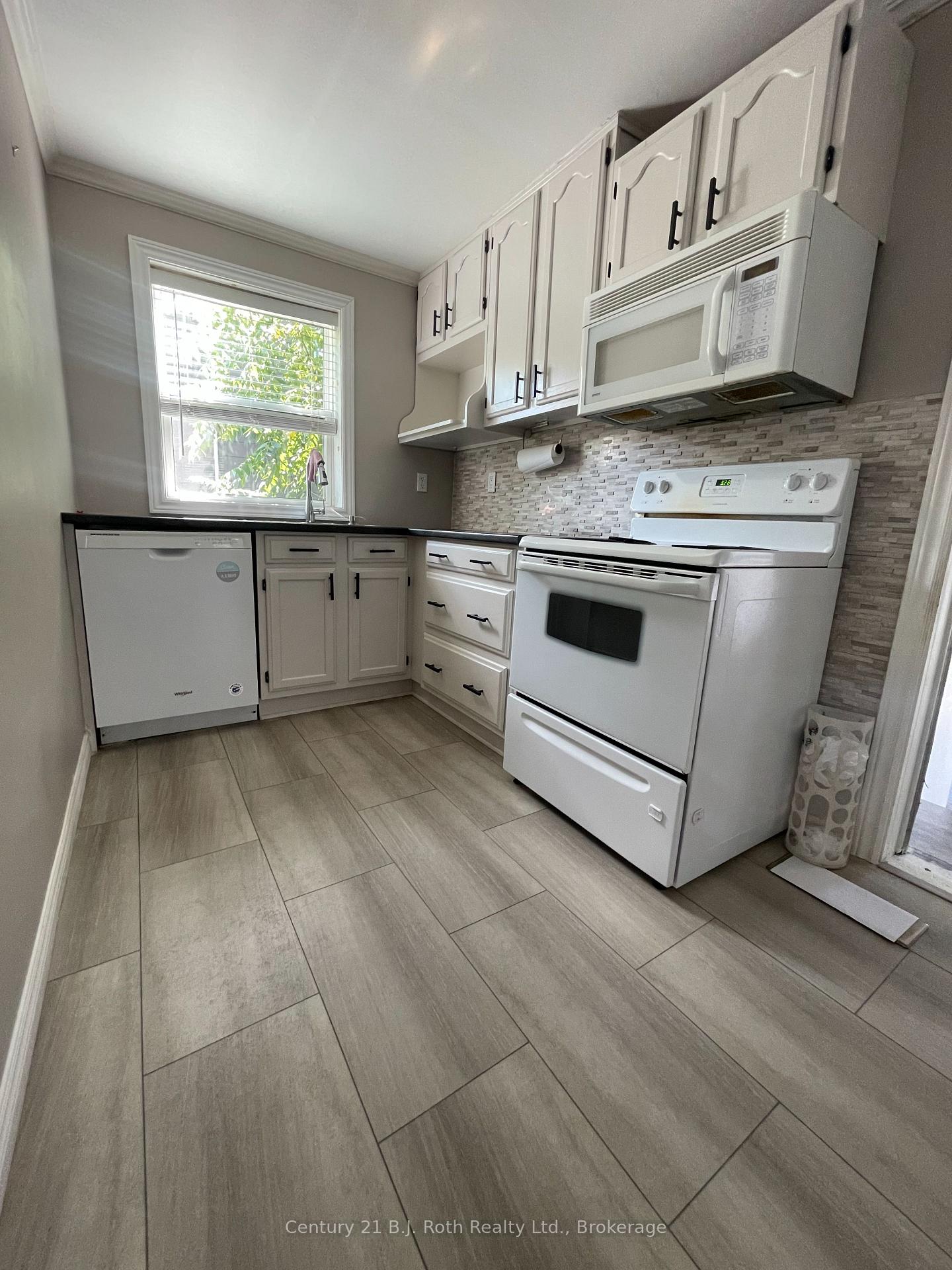 Photo 6 of 5 Albany Avenue, Orillia — HOMEH