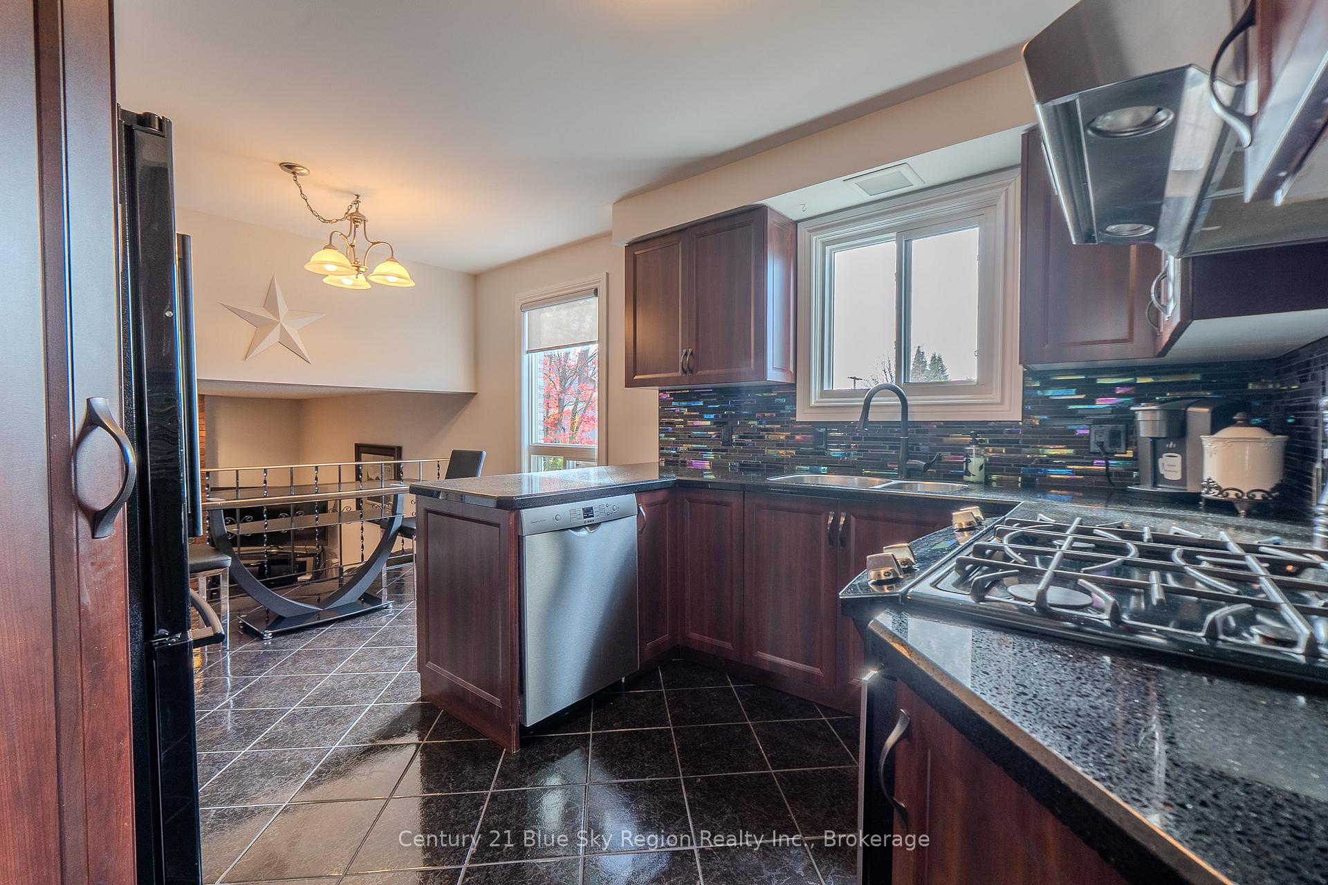 Photo 4 of 110 Sable Crescent, North Bay, Birchaven — HOMEH