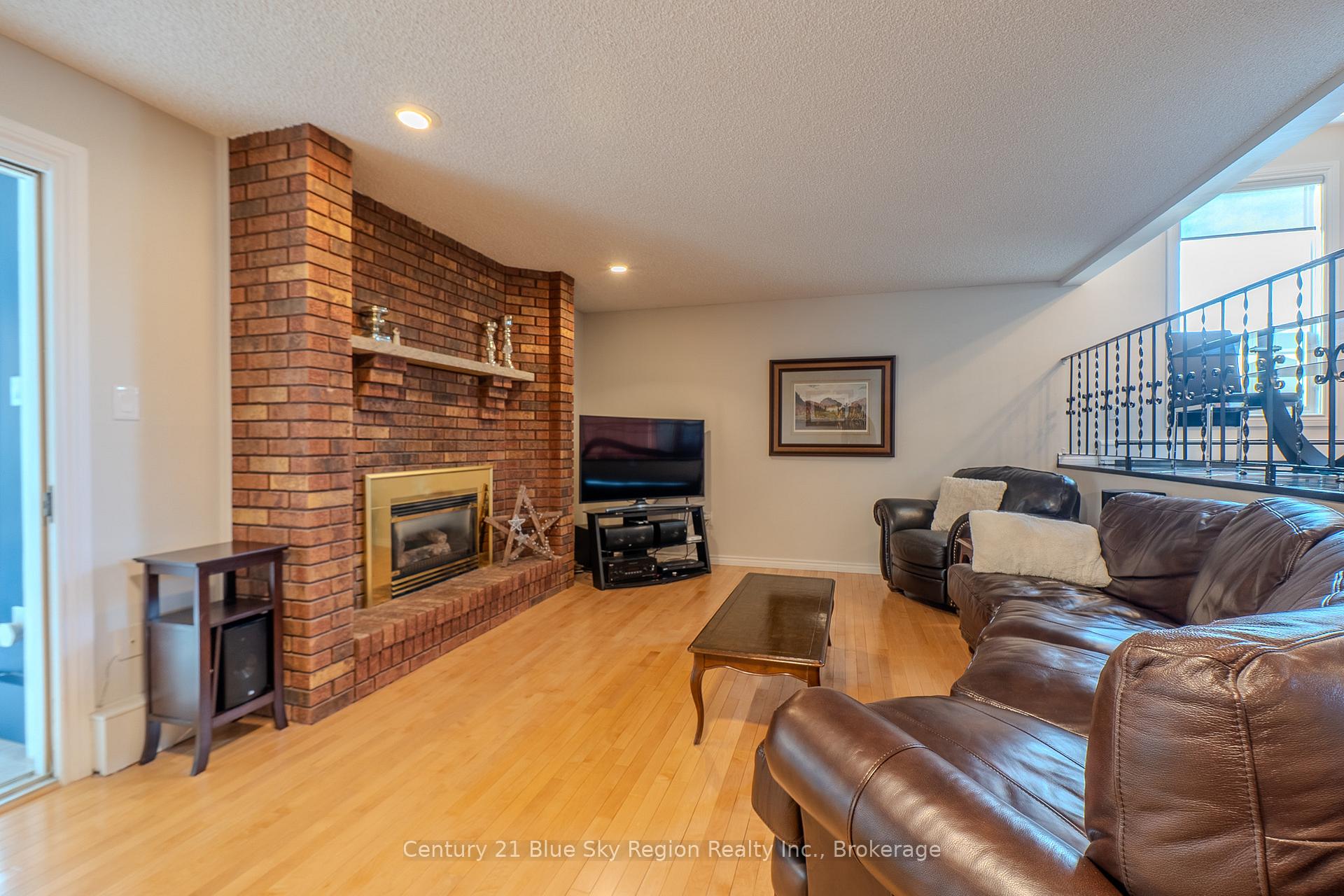 Photo 8 of 110 Sable Crescent, North Bay, Birchaven — HOMEH