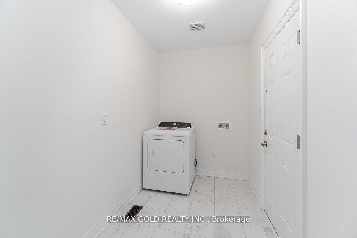 Photo 9 of 18 Andress Way, Markham, Cedarwood — HOMEH