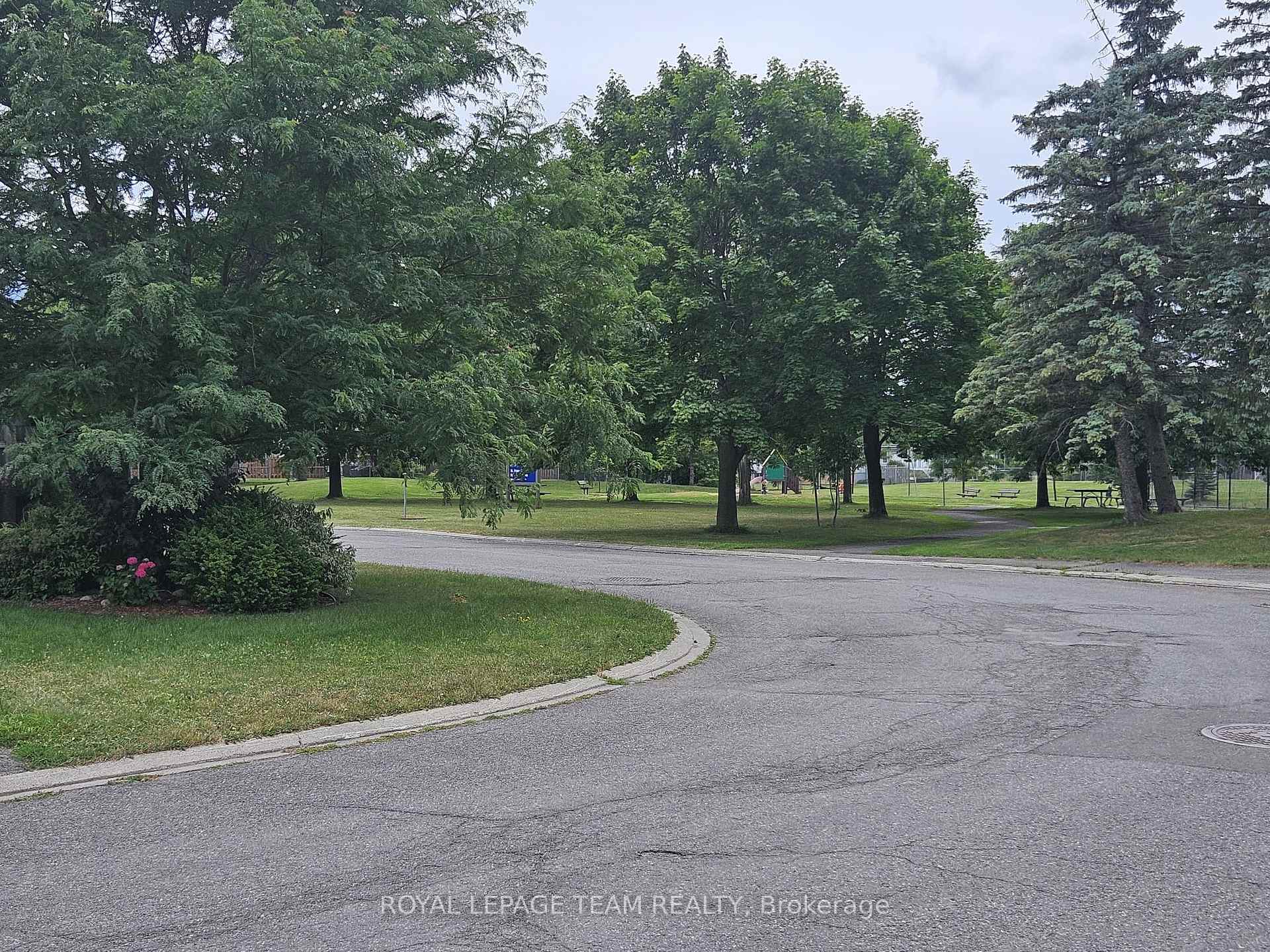 Photo 4 of 1891 Longman Crescent, Ottawa, Chateauneuf — HOMEH