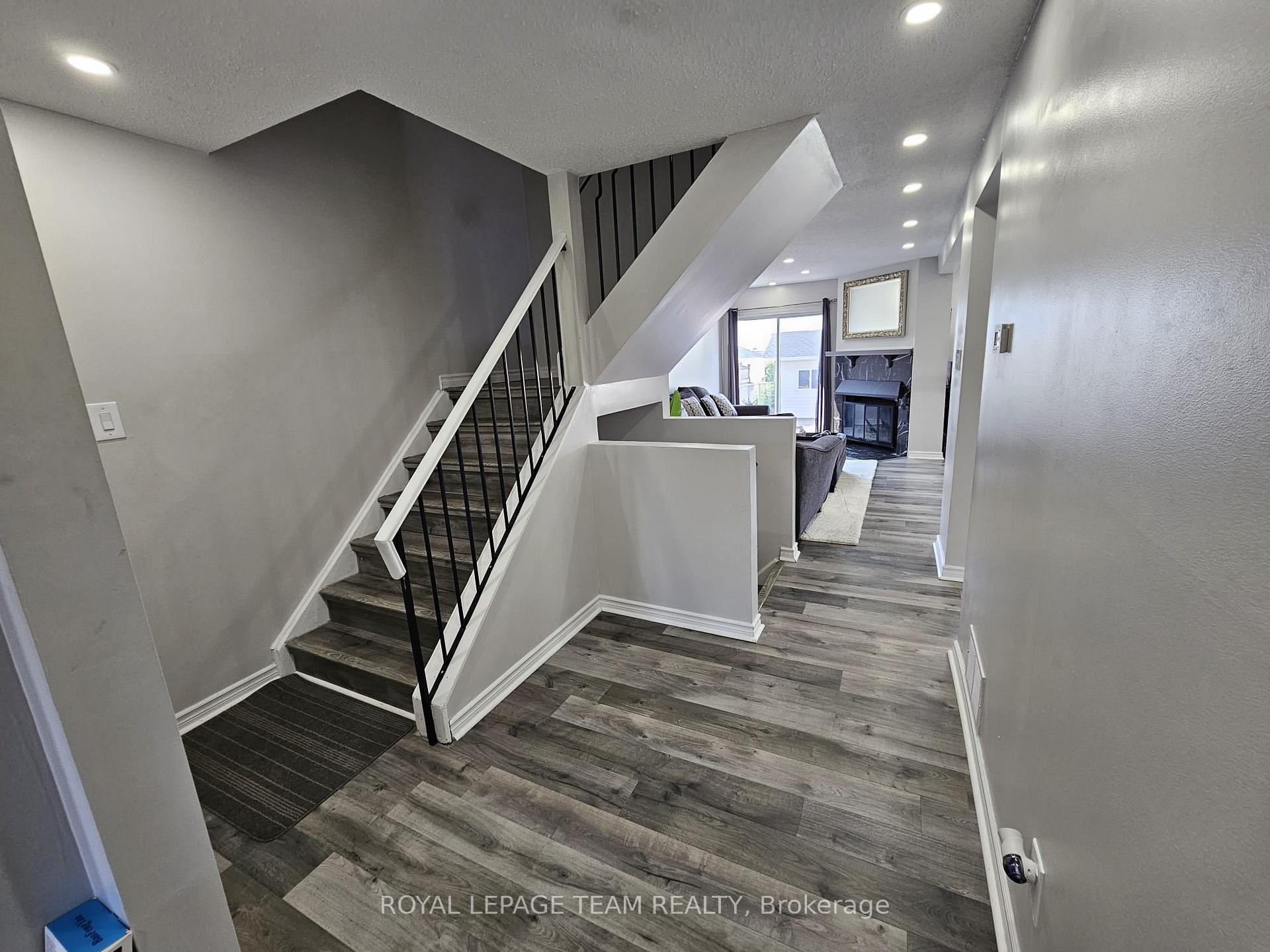 Photo 5 of 1891 Longman Crescent, Ottawa, Chateauneuf — HOMEH