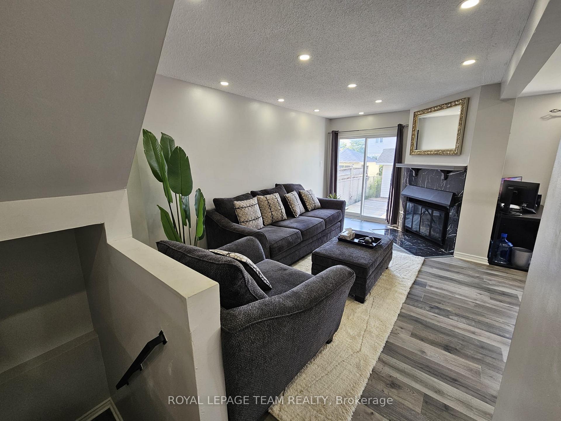 Photo 8 of 1891 Longman Crescent, Ottawa, Chateauneuf — HOMEH