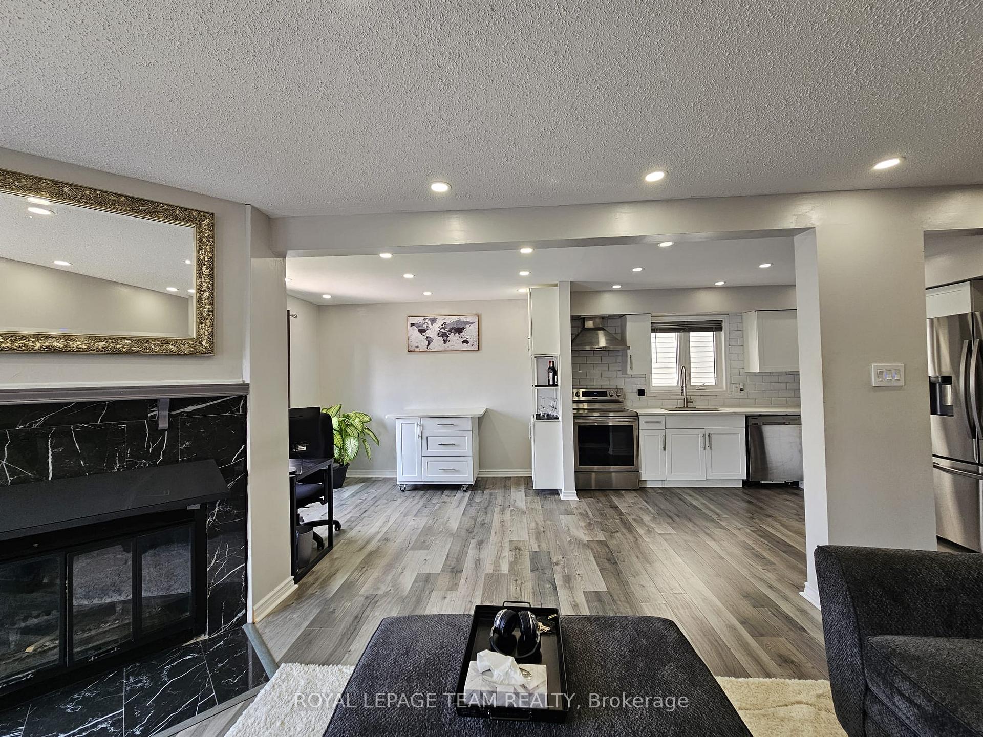 Photo 11 of 1891 Longman Crescent, Ottawa, Chateauneuf — HOMEH