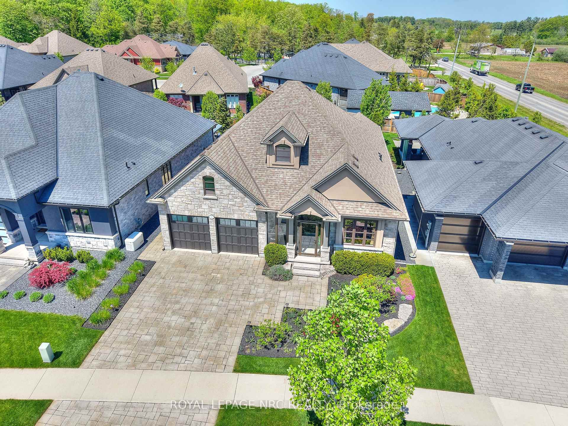 Photo 2 of 62 Rosewood Crescent, Pelham, Fonthill — HOMEH
