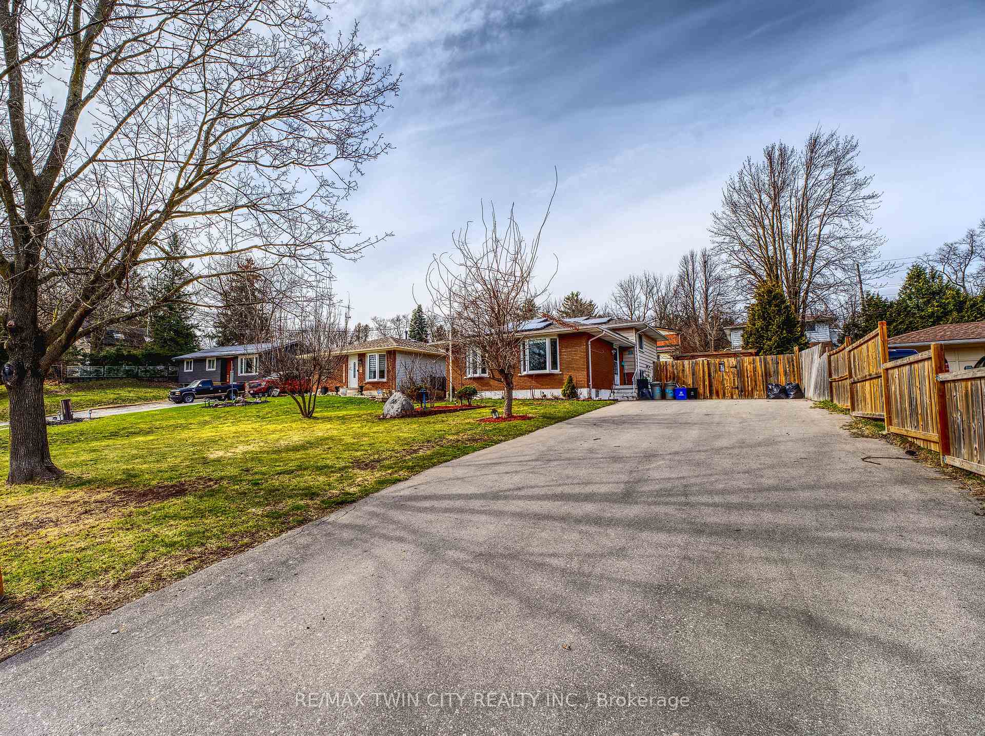 Photo 2 of 26 Ashton Drive, Norfolk, Simcoe — HOMEH