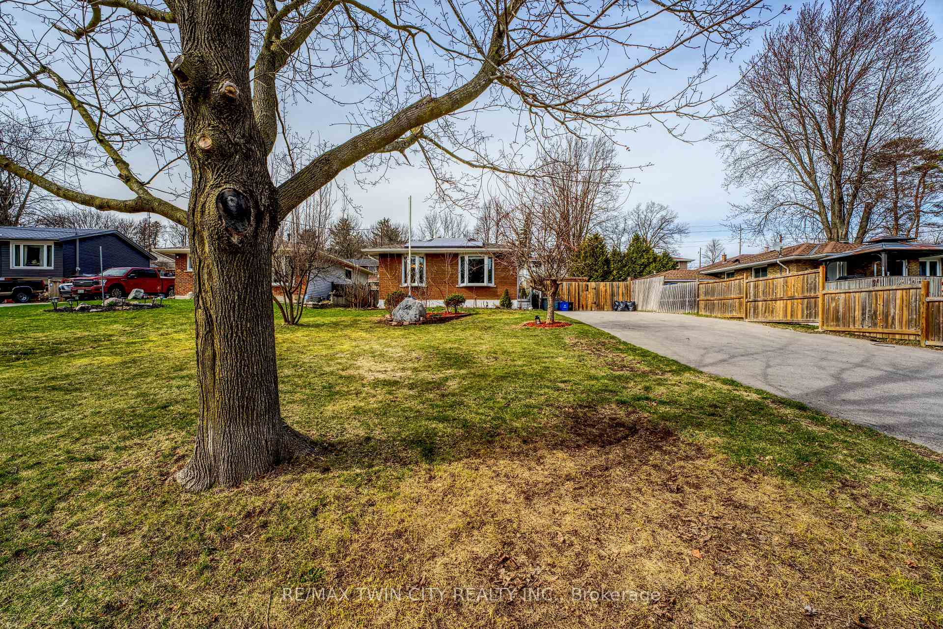 Photo 3 of 26 Ashton Drive, Norfolk, Simcoe — HOMEH