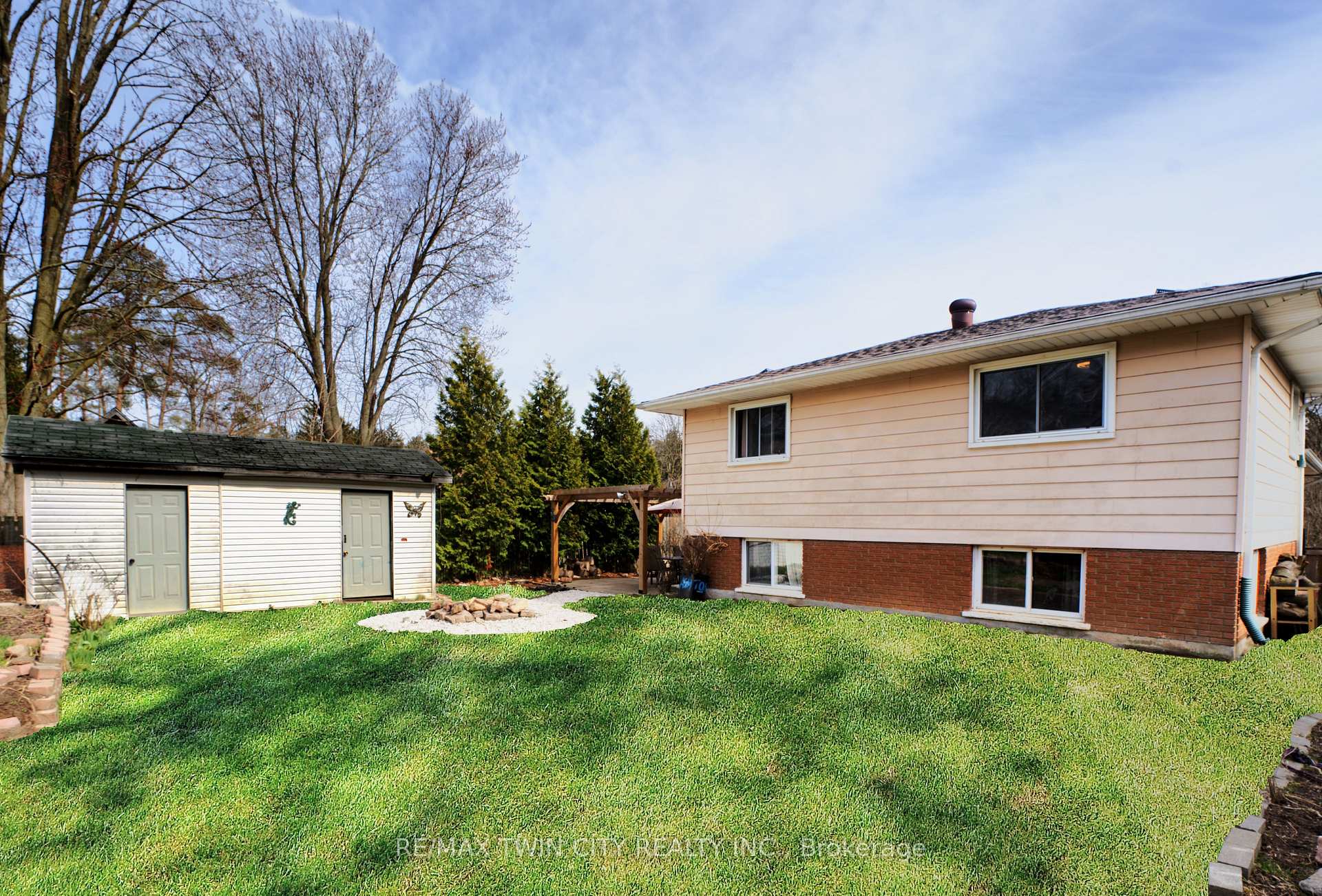 Photo 9 of 26 Ashton Drive, Norfolk, Simcoe — HOMEH