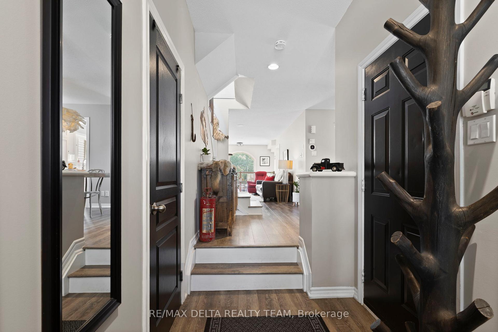 Photo 4 of 2070 Melette Crescent, Ottawa, Avalon East — HOMEH