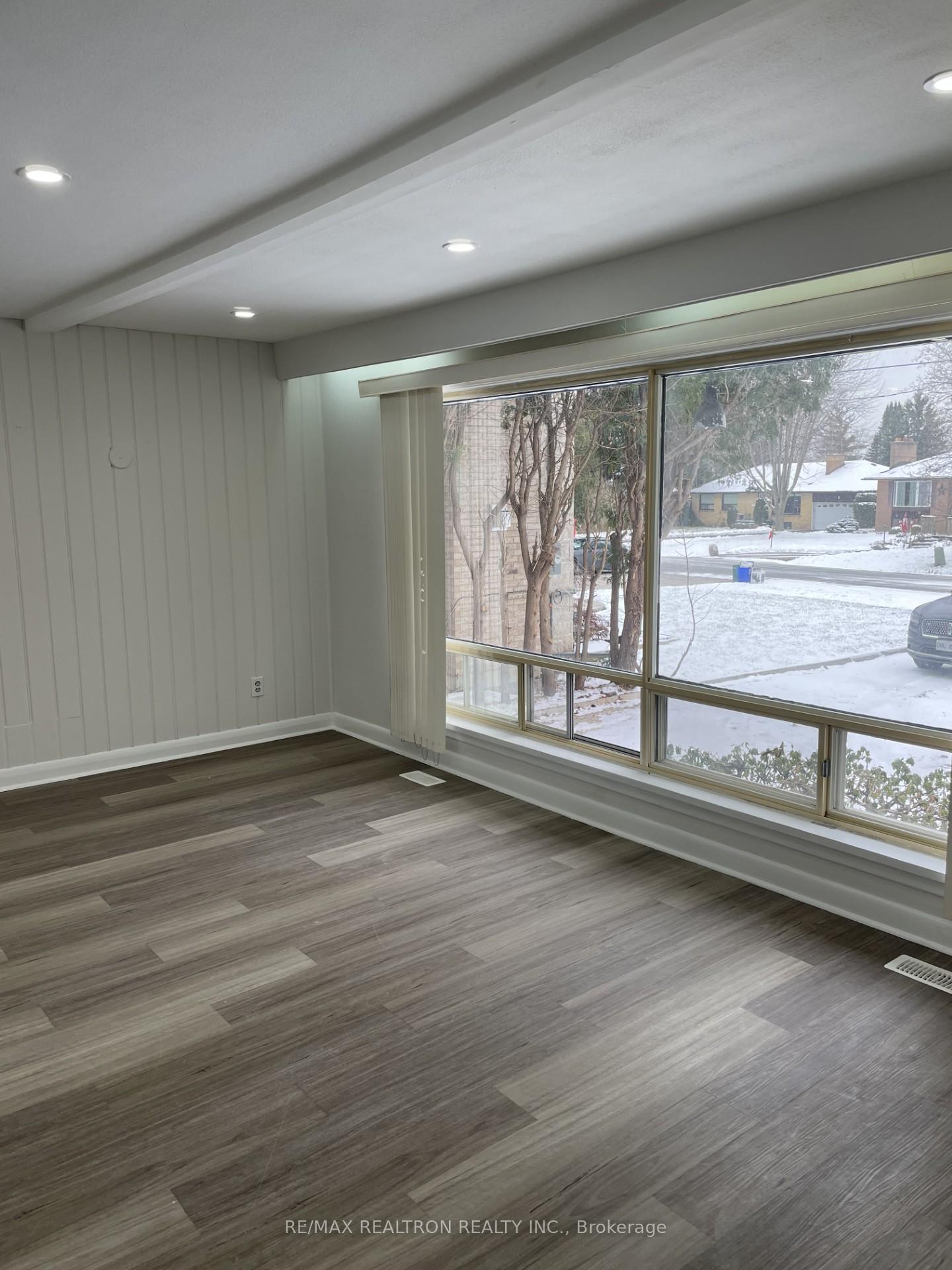 Photo 10 of 21 Honeybourne Crescent, Markham, Bullock — HOMEH
