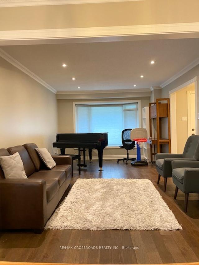 Photo 3 of 68 Innisbrook Crescent, Markham, Aileen-Willowbrook — HOMEH