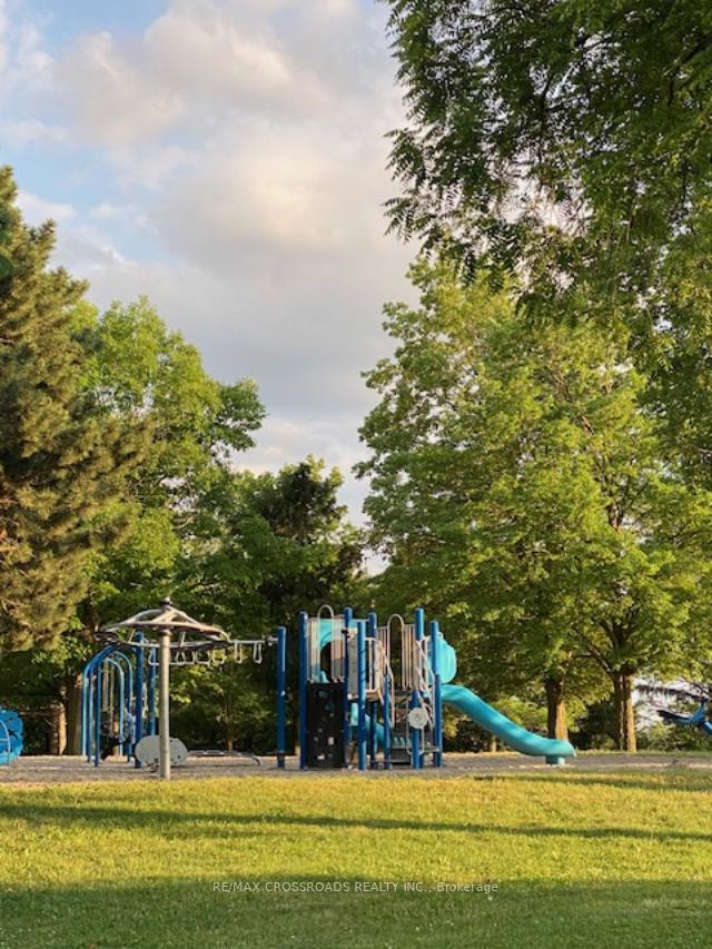 Photo 19 of 68 Innisbrook Crescent, Markham, Aileen-Willowbrook — HOMEH