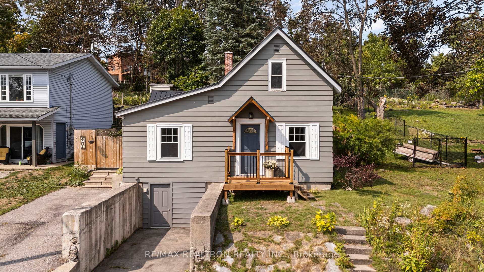 Photo 2 of 370 Arthur Street, Orillia — HOMEH