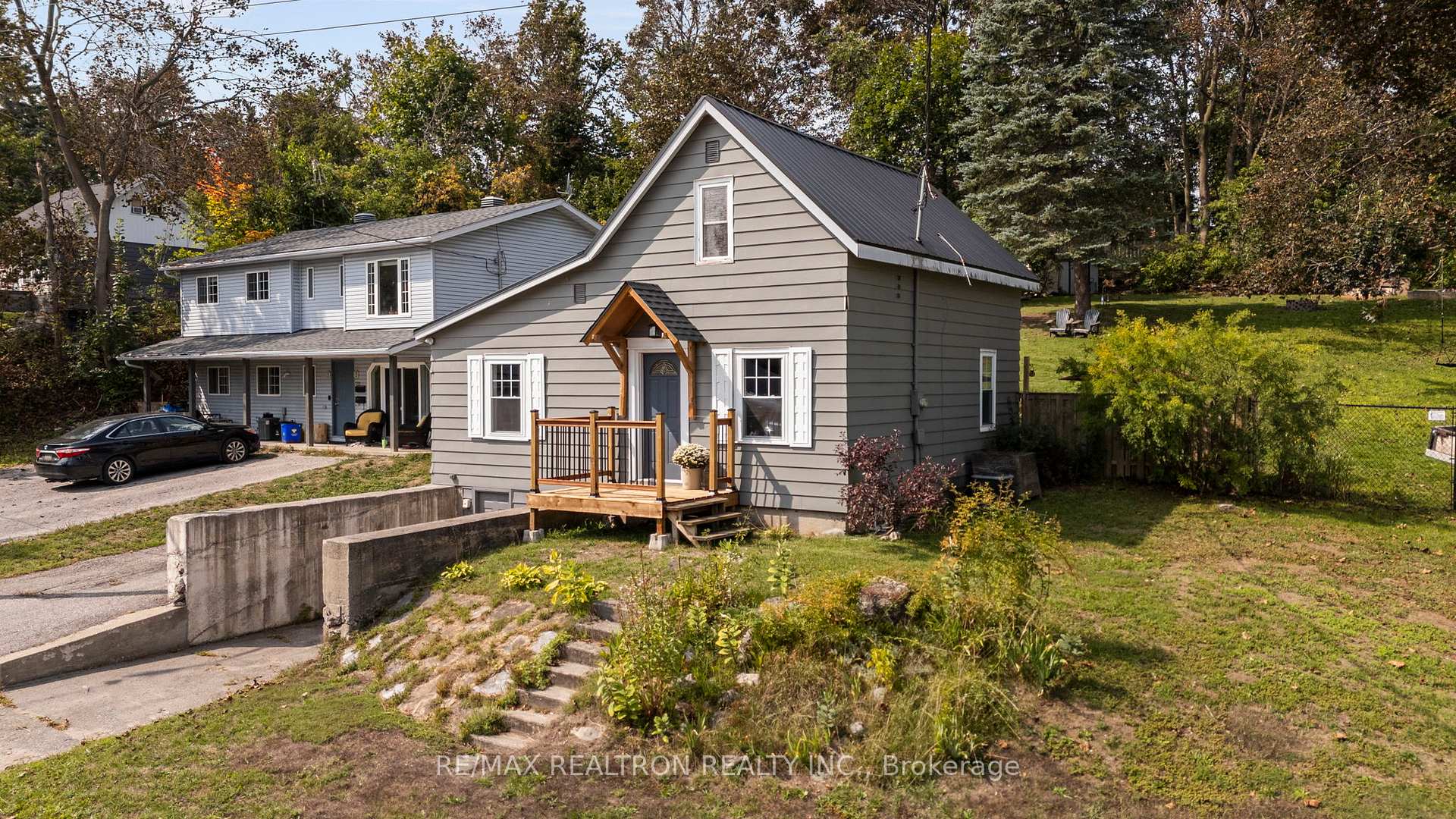Photo 3 of 370 Arthur Street, Orillia — HOMEH
