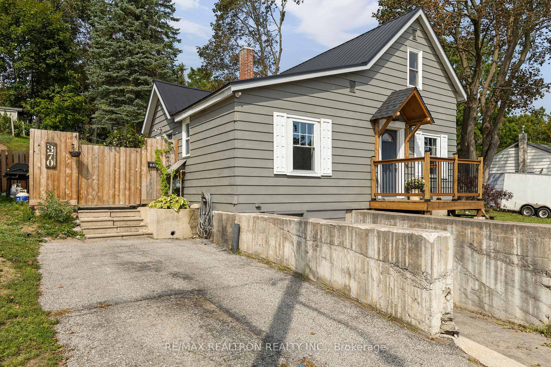 Photo 4 of 370 Arthur Street, Orillia — HOMEH