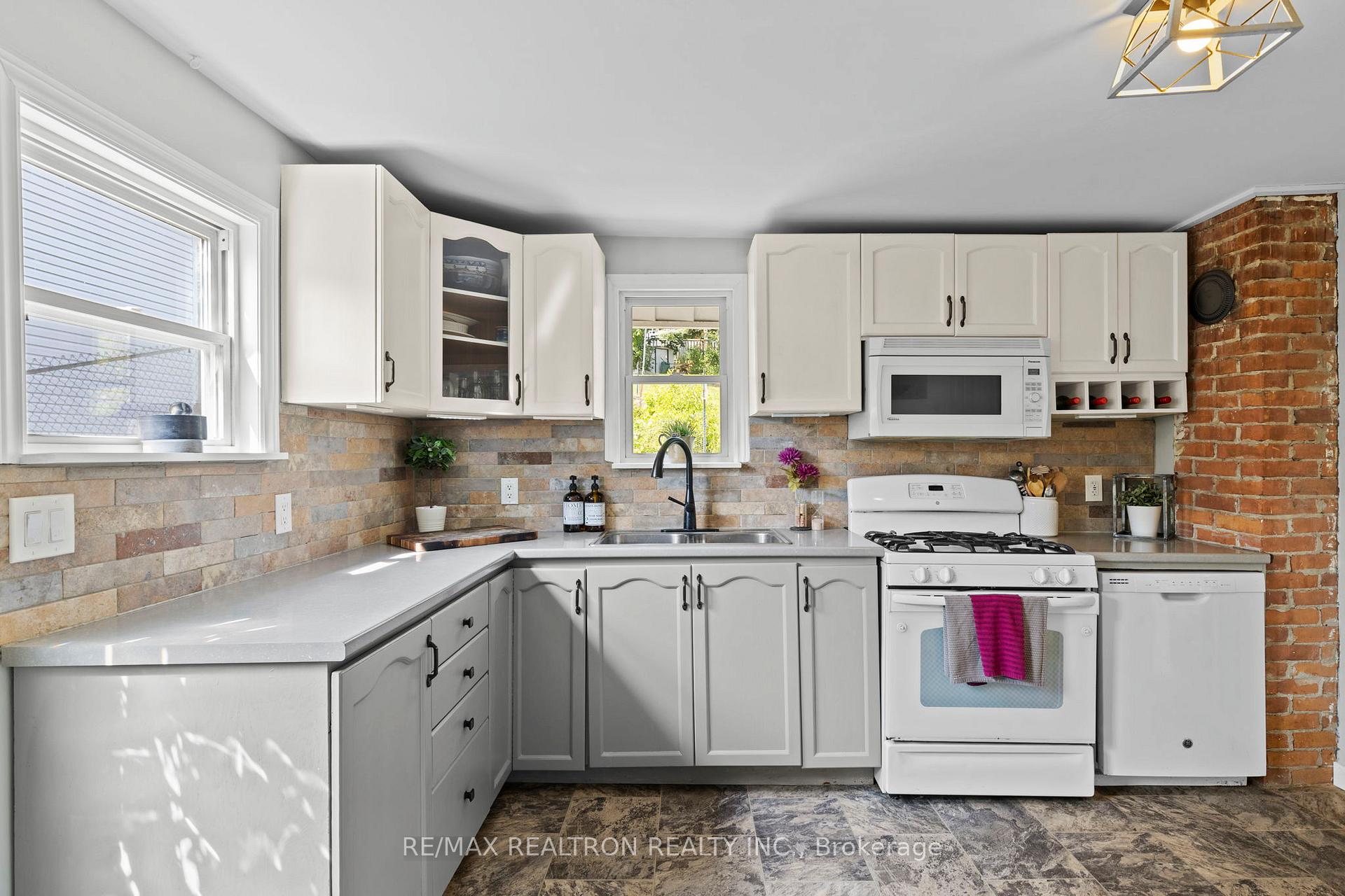 Photo 17 of 370 Arthur Street, Orillia — HOMEH