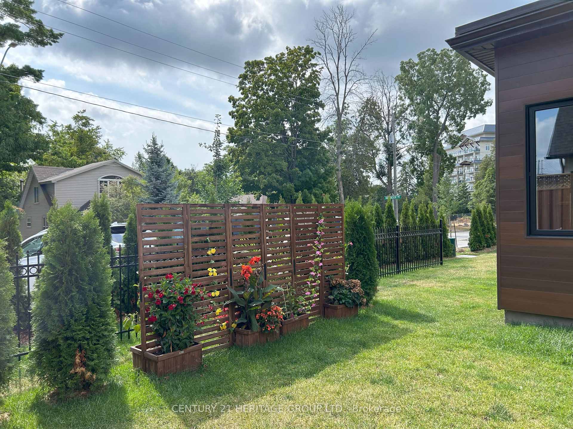Photo 23 of 44 Ruby Crescent, Orillia — HOMEH