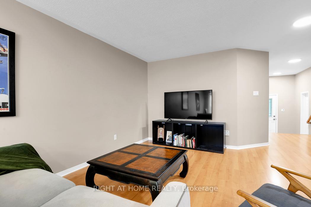 Photo 6 of 2219 Bois Vert Place, Ottawa, Avalon East — HOMEH