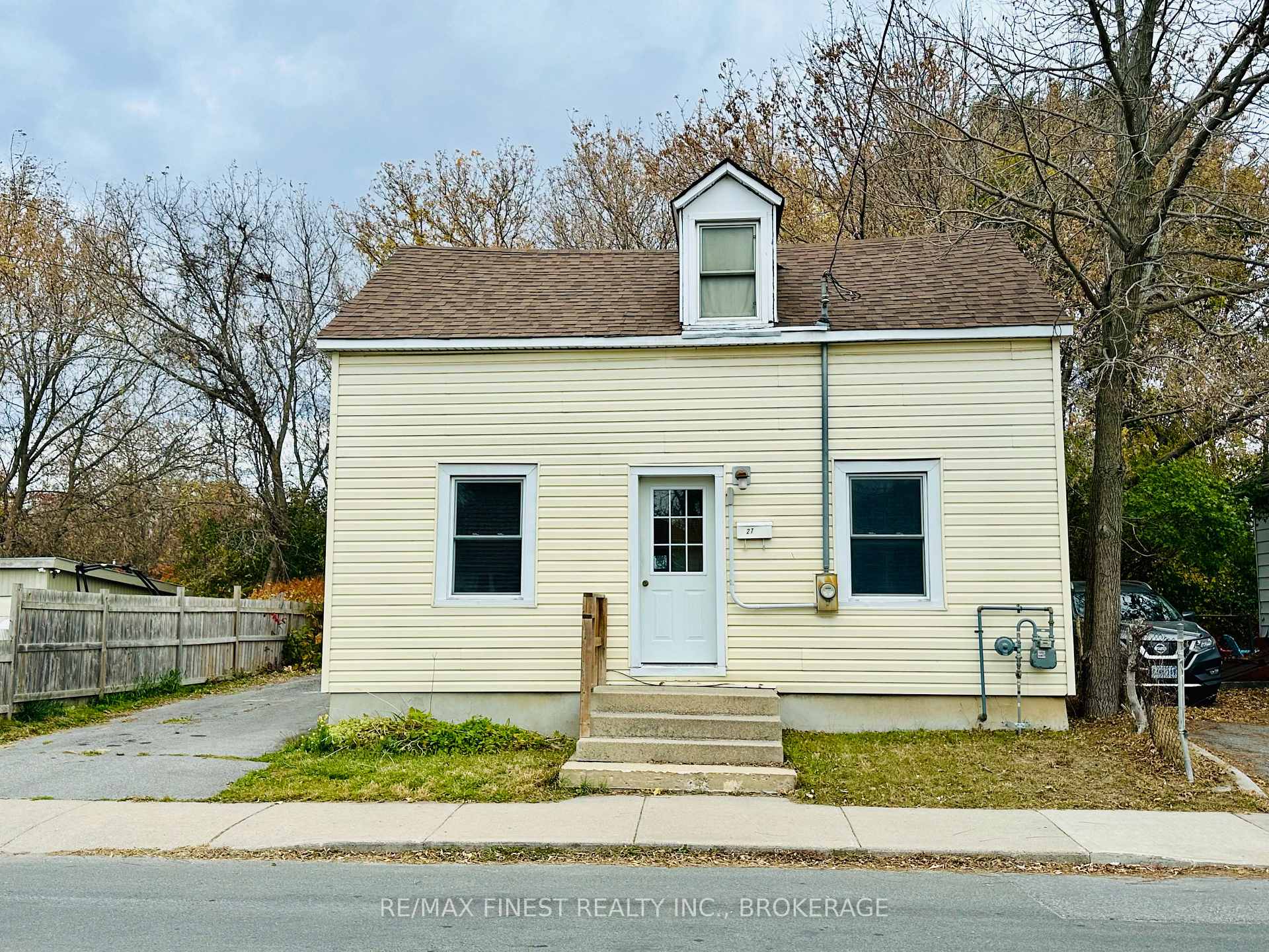 Photo 1 of 27 Hickson Avenue, Kingston, East of Sir John A. Blvd — HOMEH