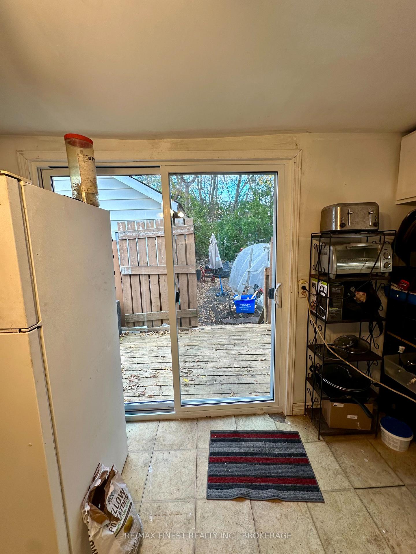 Photo 10 of 27 Hickson Avenue, Kingston, East of Sir John A. Blvd — HOMEH
