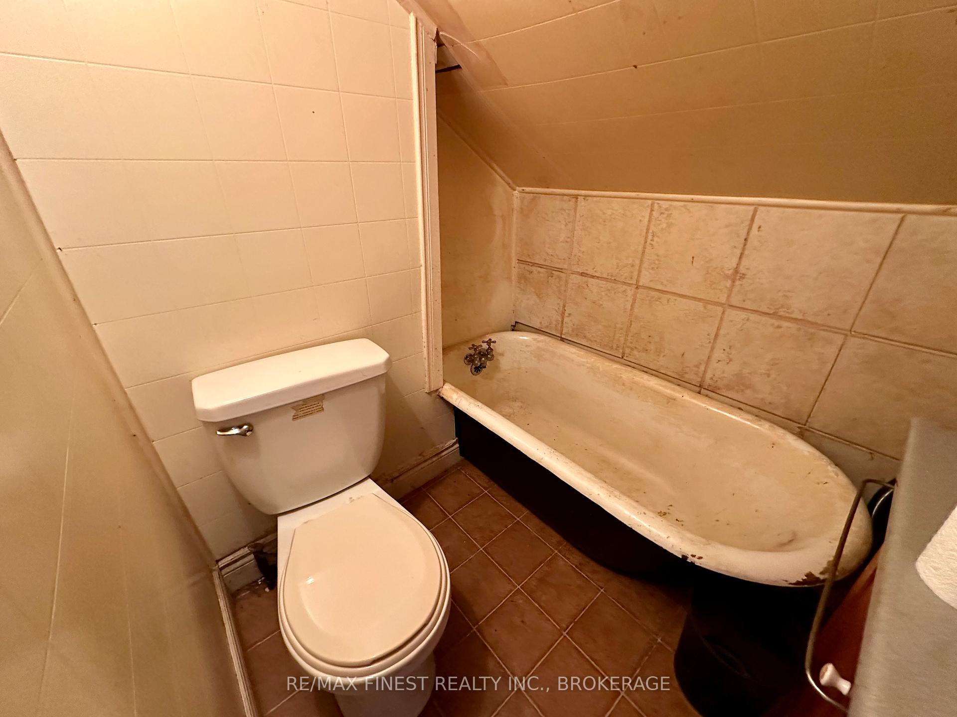 Photo 18 of 27 Hickson Avenue, Kingston, East of Sir John A. Blvd — HOMEH