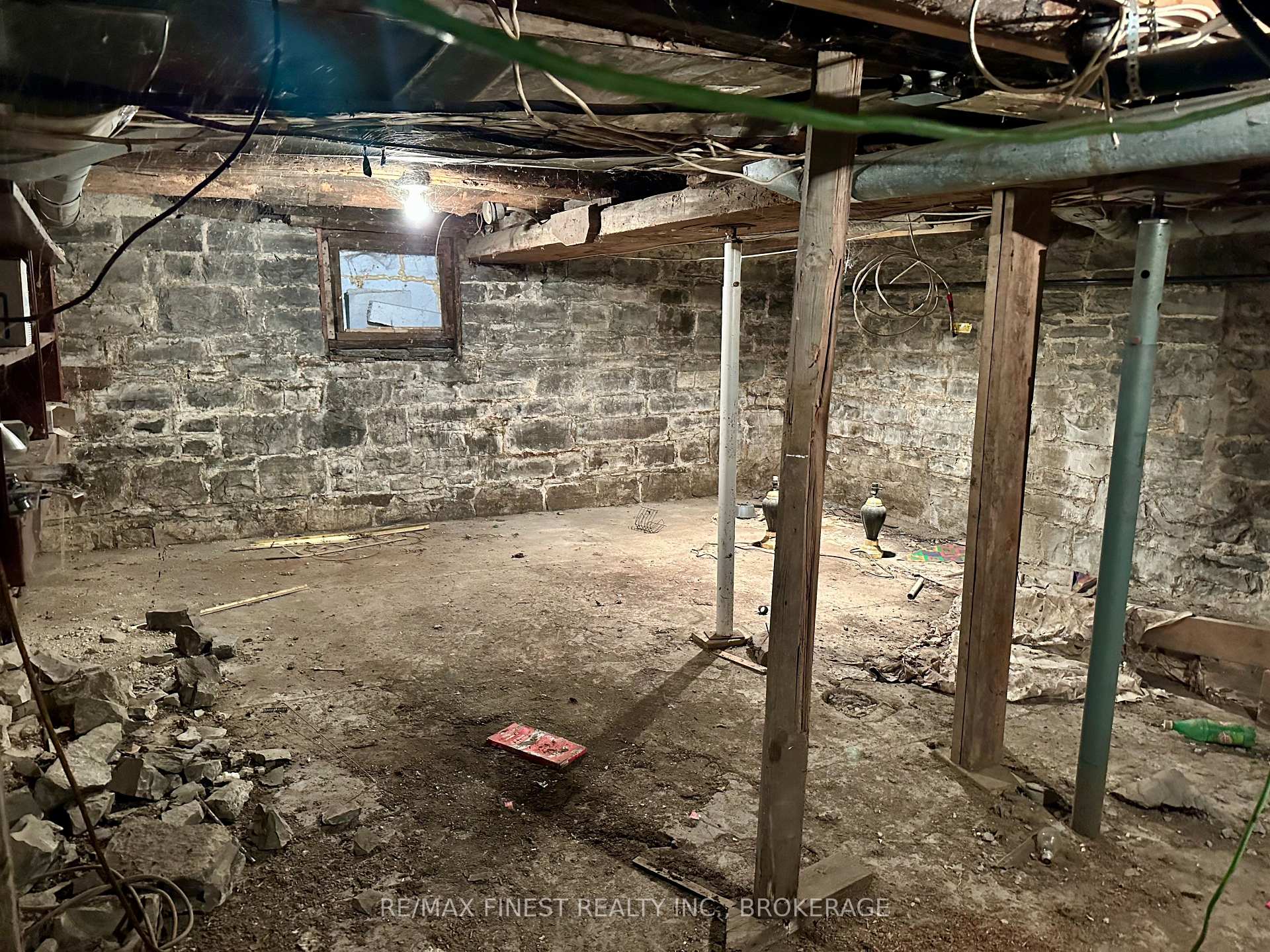 Photo 20 of 27 Hickson Avenue, Kingston, East of Sir John A. Blvd — HOMEH