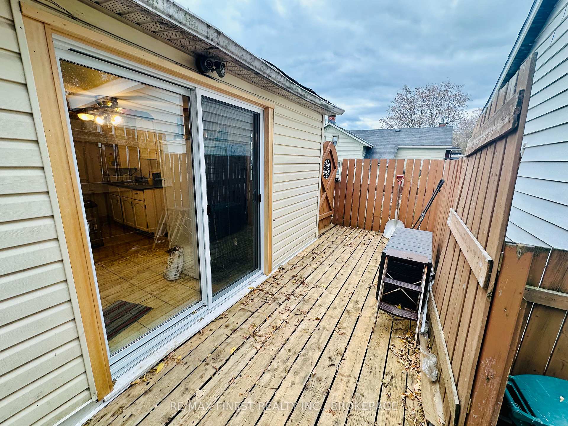 Photo 23 of 27 Hickson Avenue, Kingston, East of Sir John A. Blvd — HOMEH