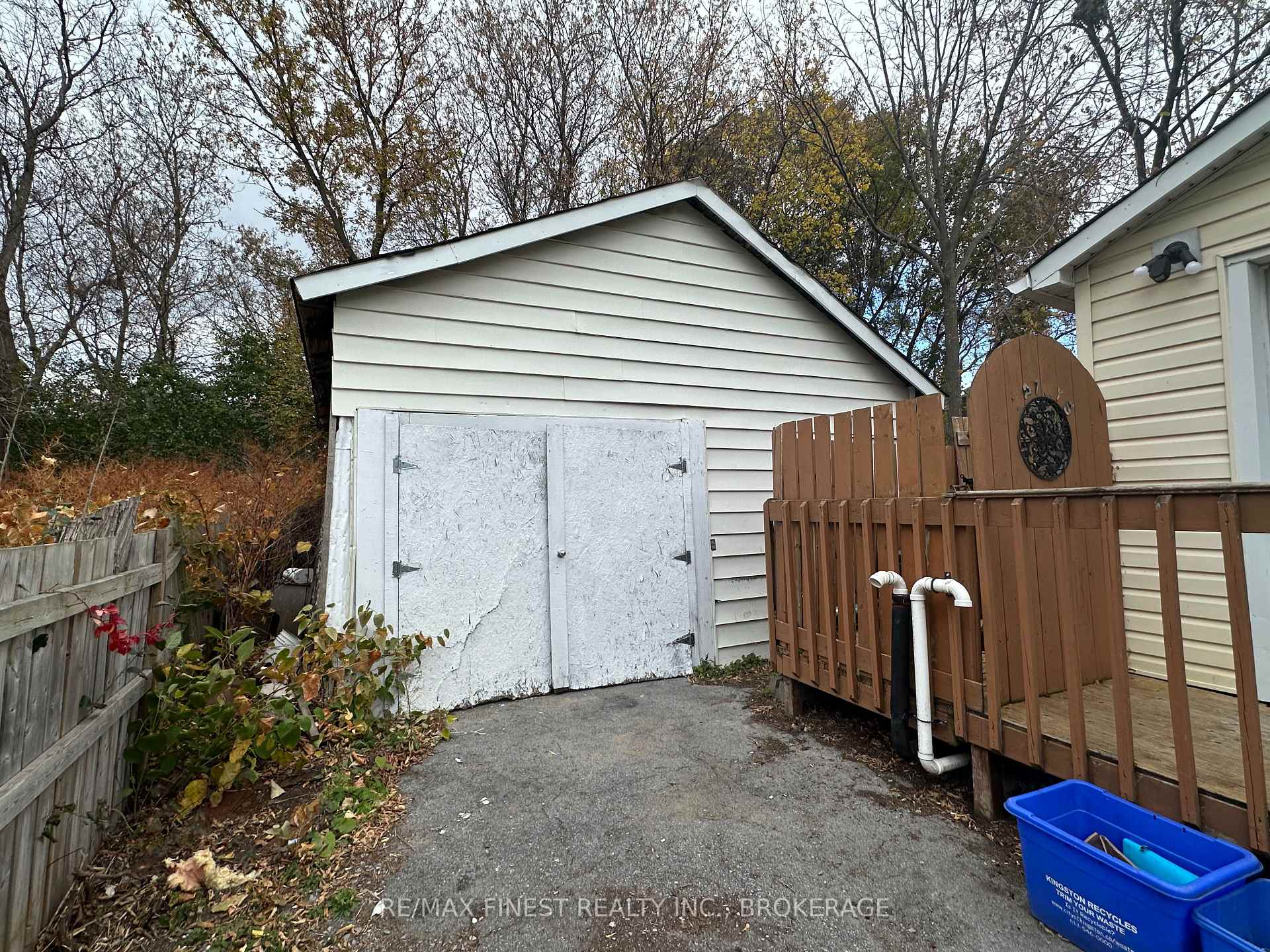 Photo 24 of 27 Hickson Avenue, Kingston, East of Sir John A. Blvd — HOMEH