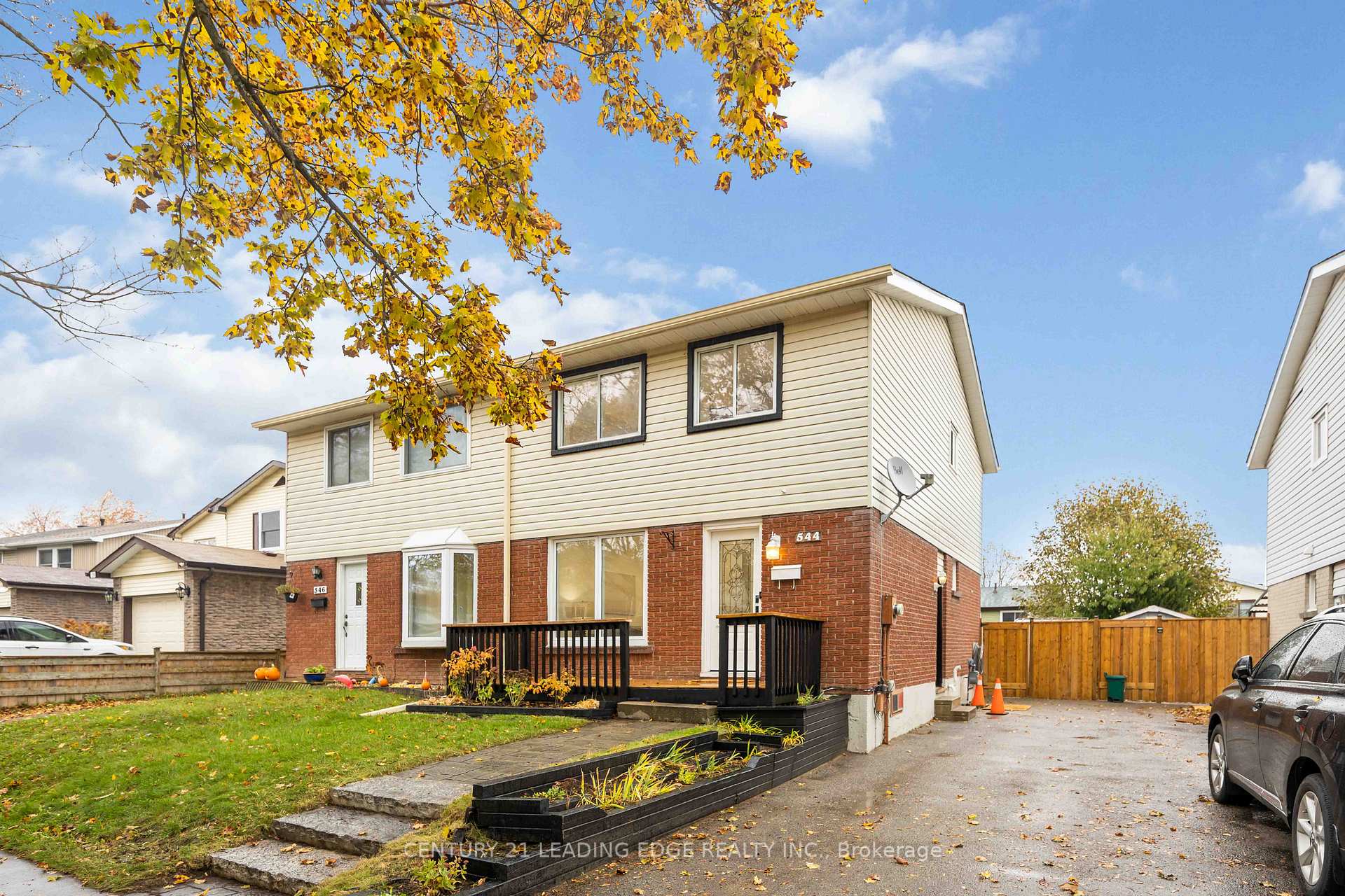 Photo 3 of 544 Lakeview Avenue, Oshawa, Lakeview — HOMEH