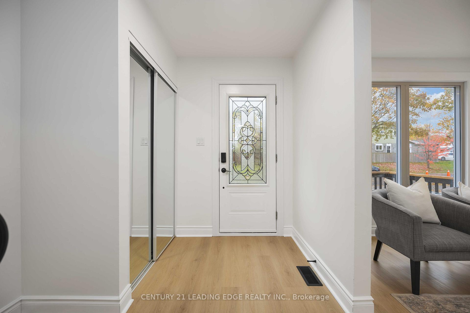 Photo 5 of 544 Lakeview Avenue, Oshawa, Lakeview — HOMEH