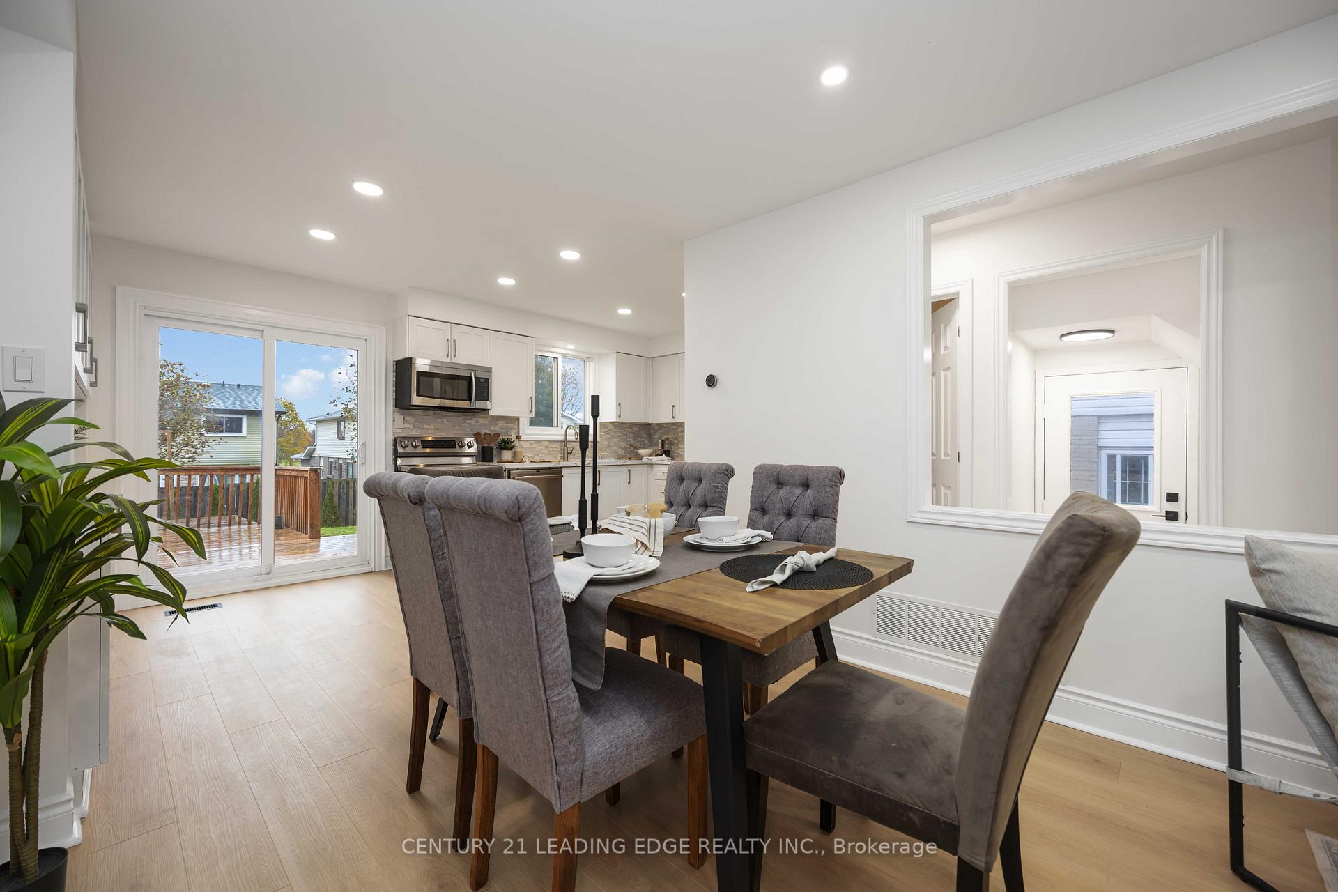 Photo 11 of 544 Lakeview Avenue, Oshawa, Lakeview — HOMEH