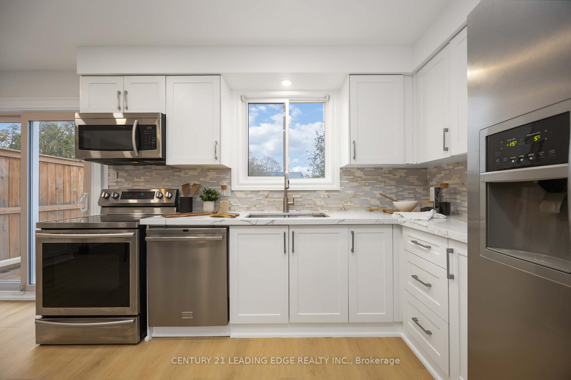 Photo 17 of 544 Lakeview Avenue, Oshawa, Lakeview — HOMEH